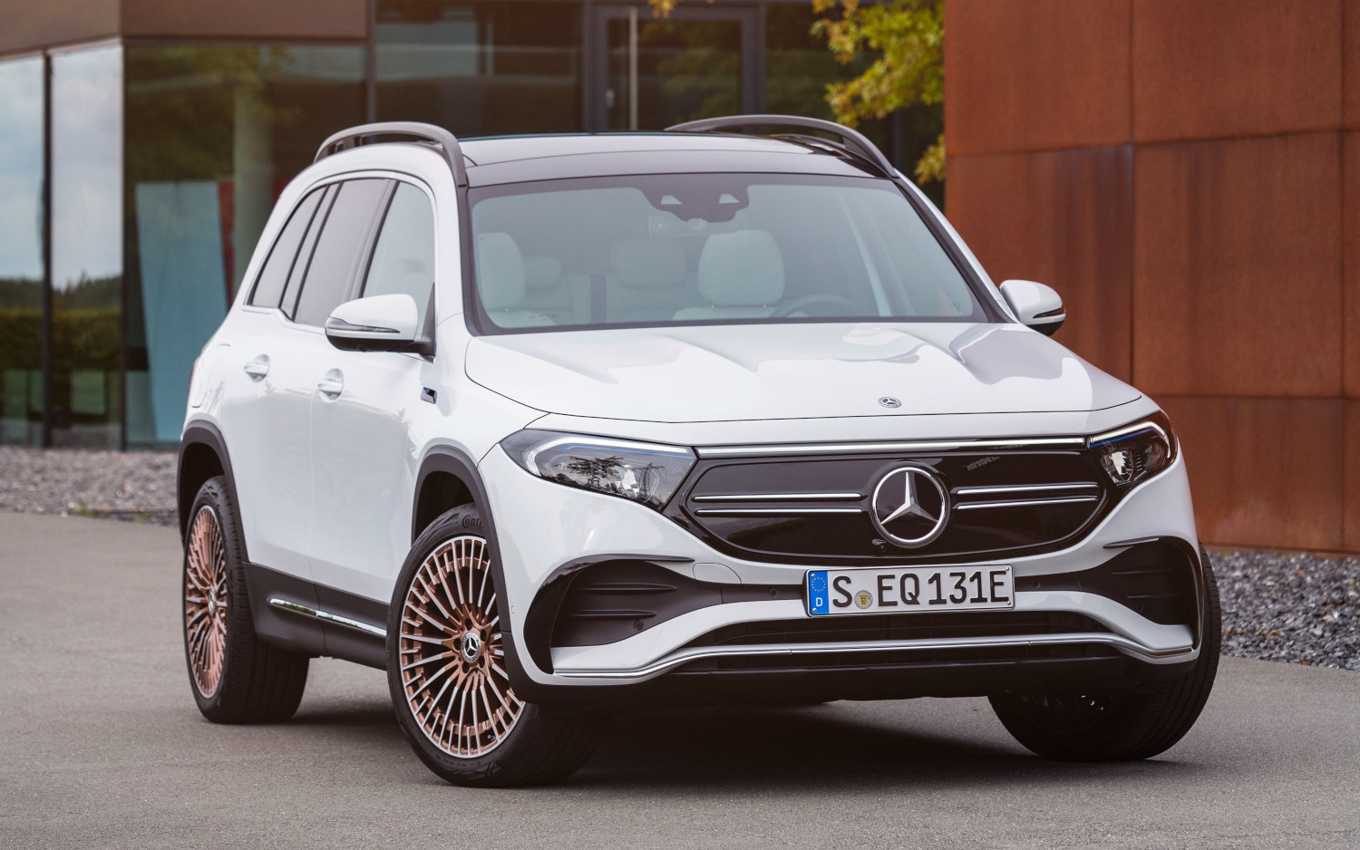 MercedesBenz EQB 350 4Matic 2022 SUV Drive
